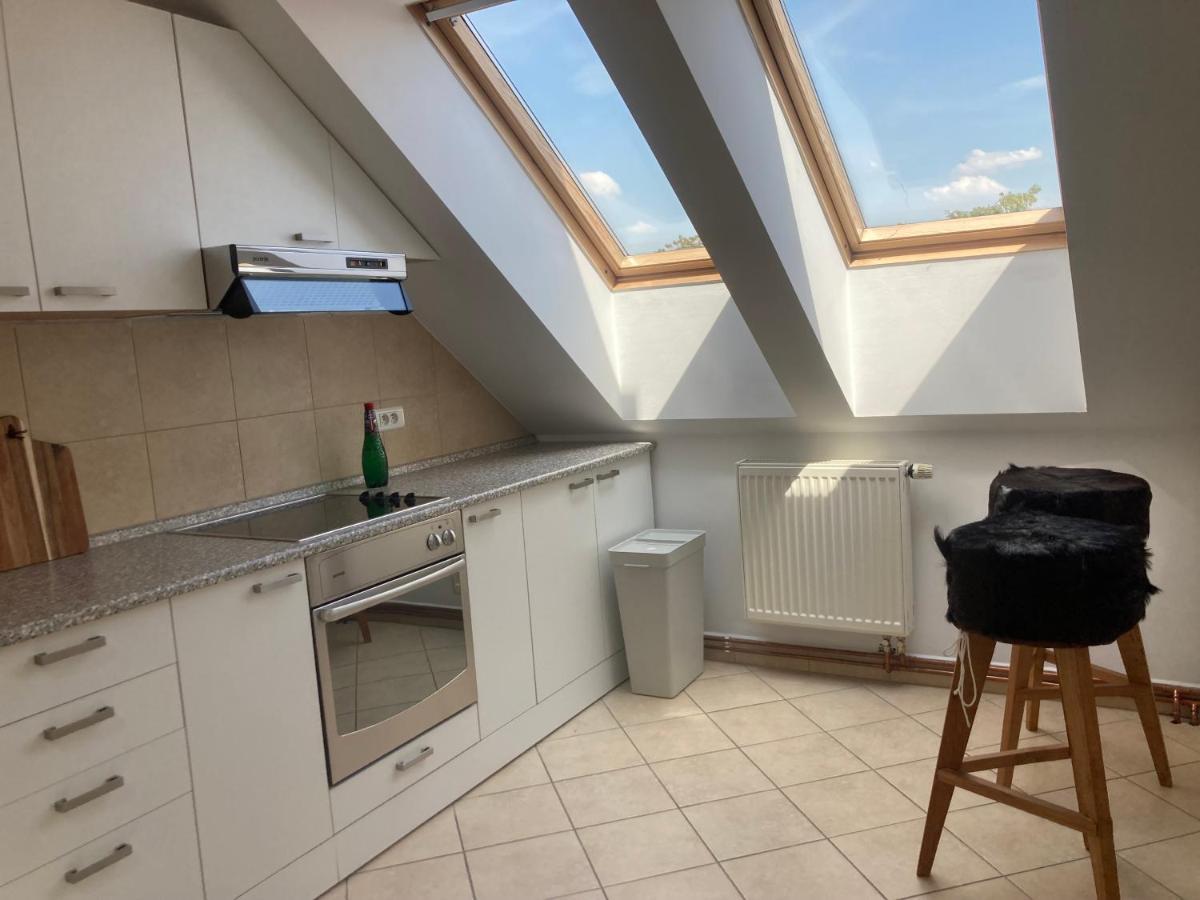 Vynimocny Apartman V Staromestskej Vile S Vyhladom Na Hrad Pressburg Exterior foto
