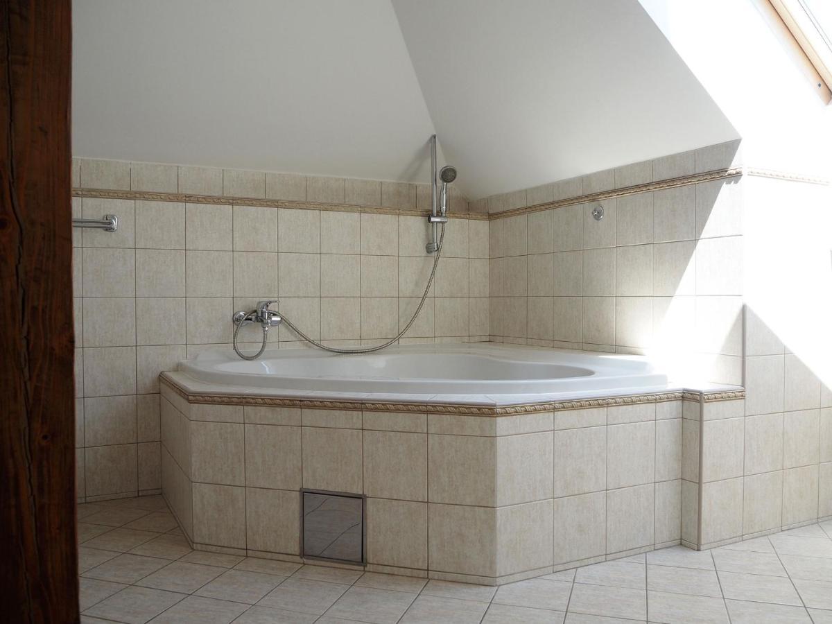 Vynimocny Apartman V Staromestskej Vile S Vyhladom Na Hrad Pressburg Exterior foto